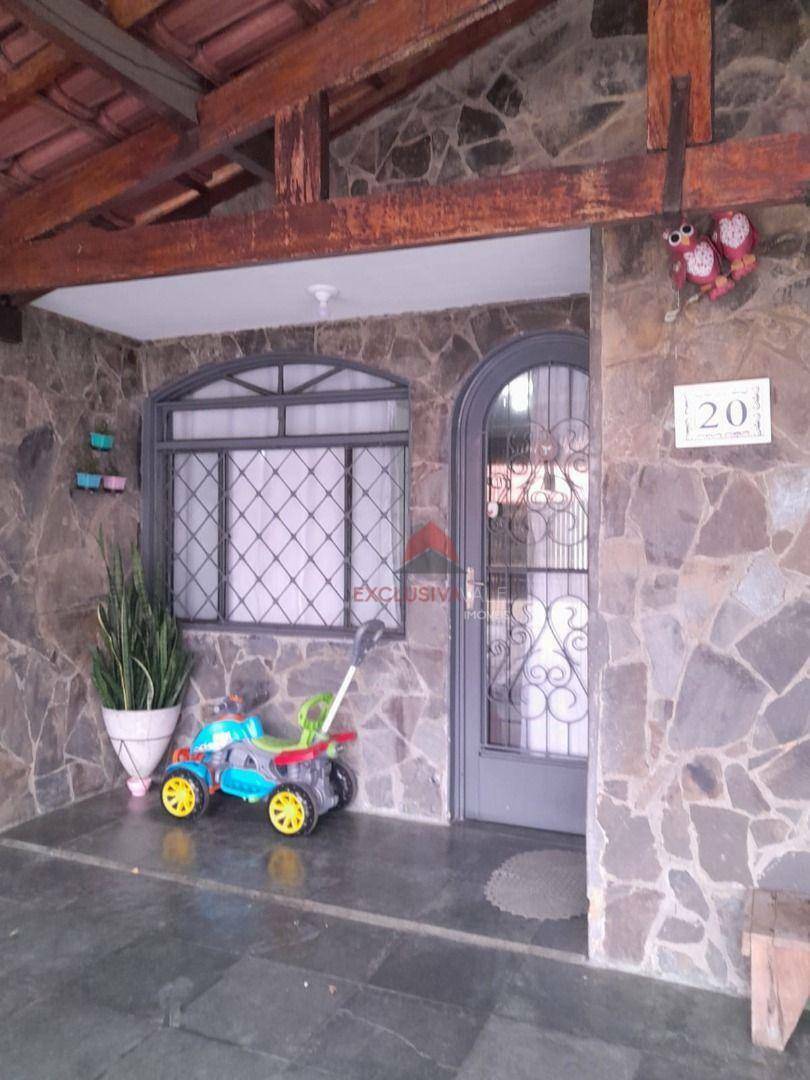 Casa à venda com 3 quartos, 124m² - Foto 1
