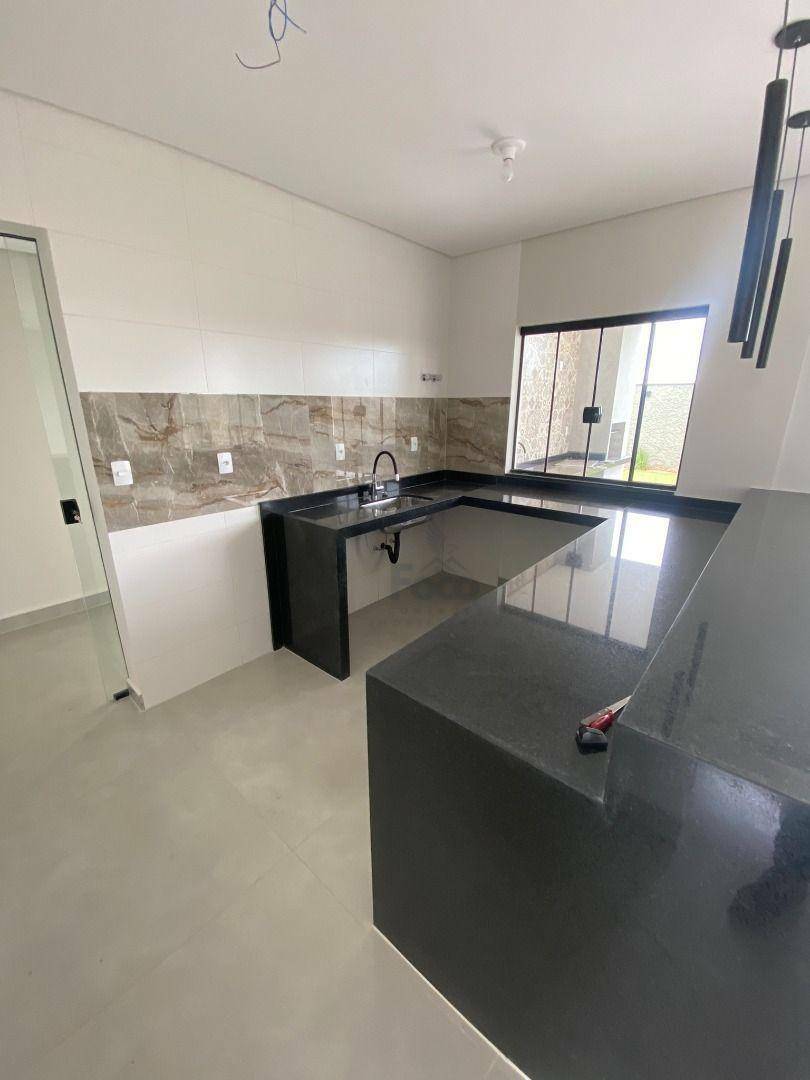 Casa à venda com 3 quartos, 180m² - Foto 3