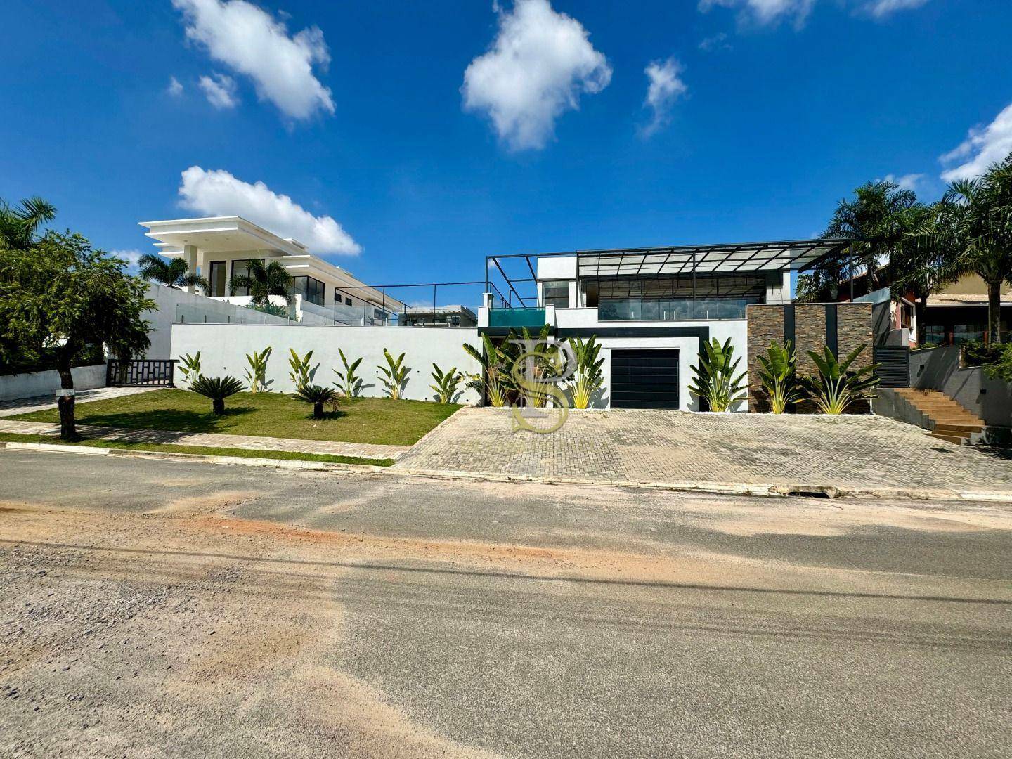 Casa de Condomínio para alugar com 4 quartos, 550m² - Foto 3