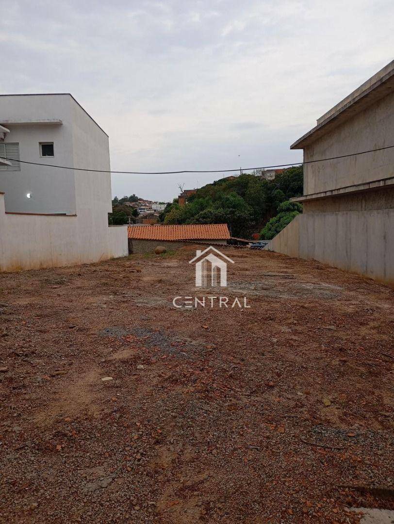 Loteamento e Condomínio, 300 m² - Foto 1