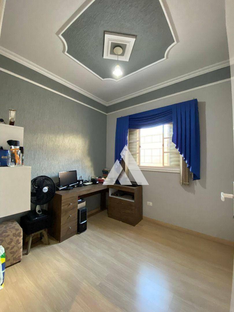 Casa à venda com 4 quartos, 210m² - Foto 15