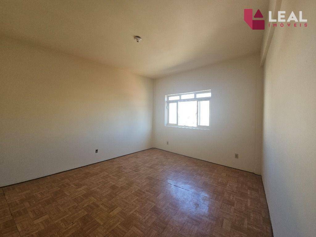 Apartamento para alugar com 3 quartos, 110m² - Foto 13