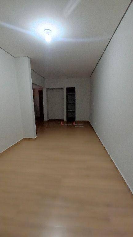 Casa para alugar com 2 quartos, 75m² - Foto 3