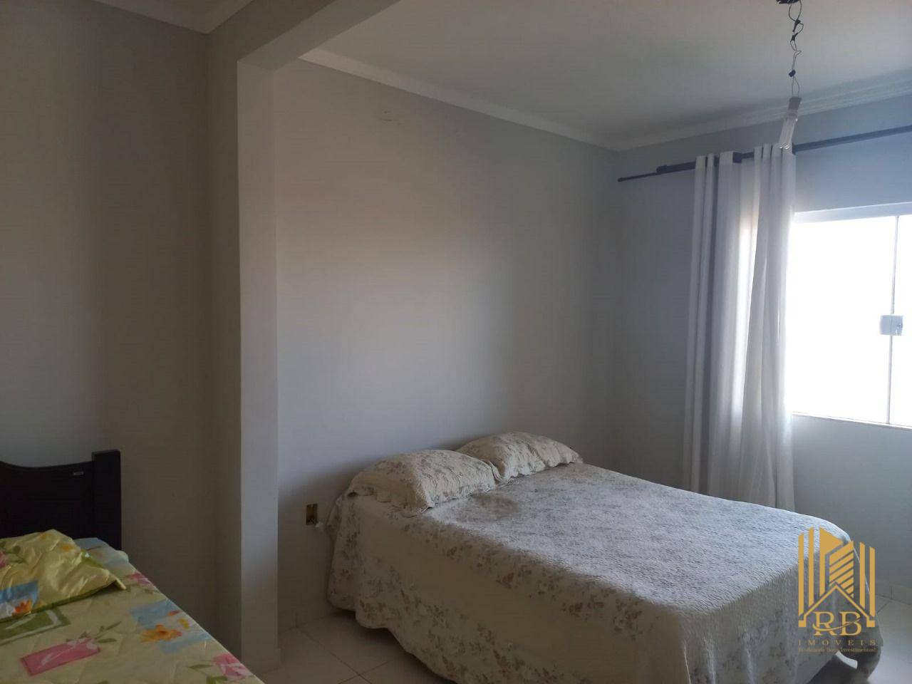 Casa à venda com 5 quartos, 240m² - Foto 12