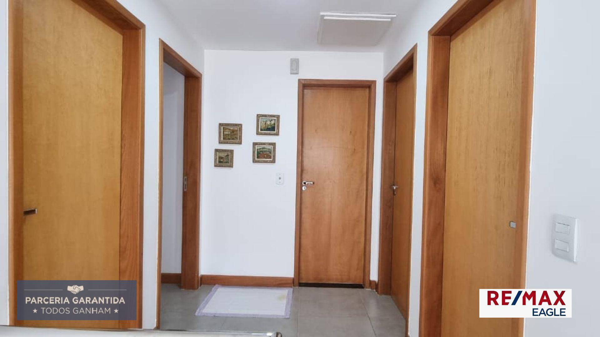 Casa à venda com 4 quartos, 320m² - Foto 8