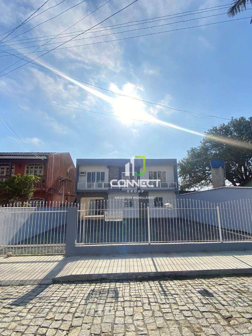 Casa para alugar com 3 quartos, 140m² - Foto 2