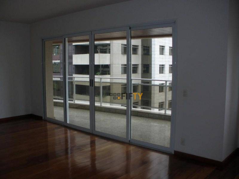 Apartamento para alugar com 4 quartos, 360m² - Foto 1