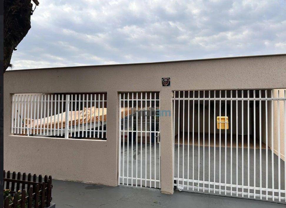 Casa à venda com 3 quartos, 196m² - Foto 1