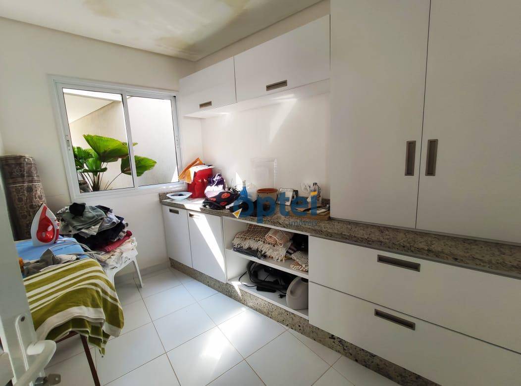 Casa à venda com 4 quartos, 250m² - Foto 19