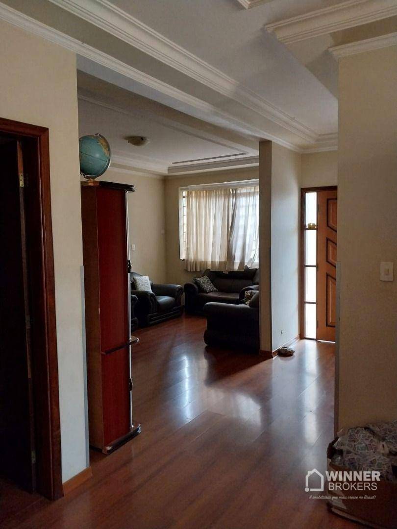 Casa à venda com 5 quartos, 230m² - Foto 2