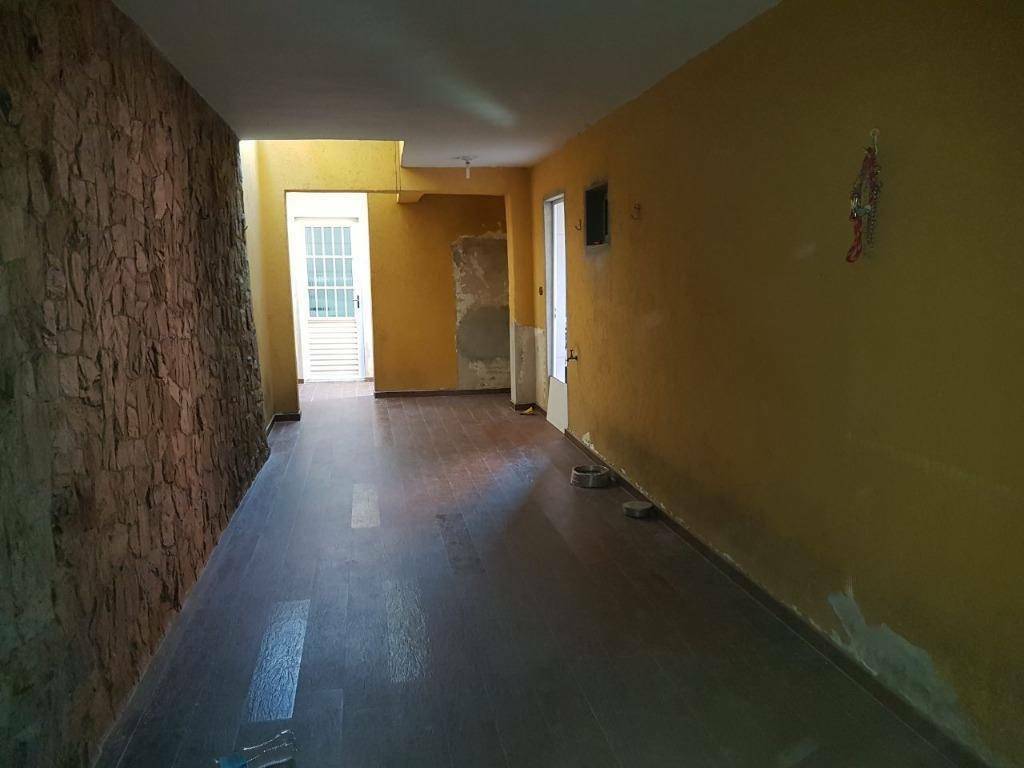 Sobrado à venda com 4 quartos, 180m² - Foto 2