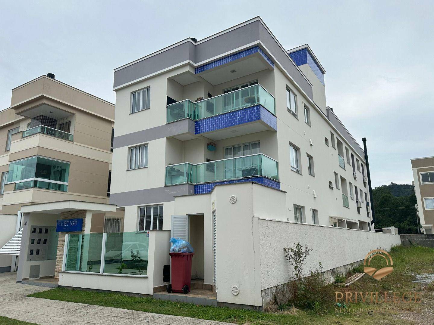 Apartamento à venda com 2 quartos, 64m² - Foto 2