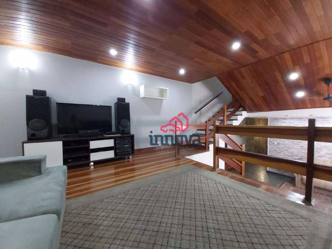 Sobrado à venda com 4 quartos, 240m² - Foto 1