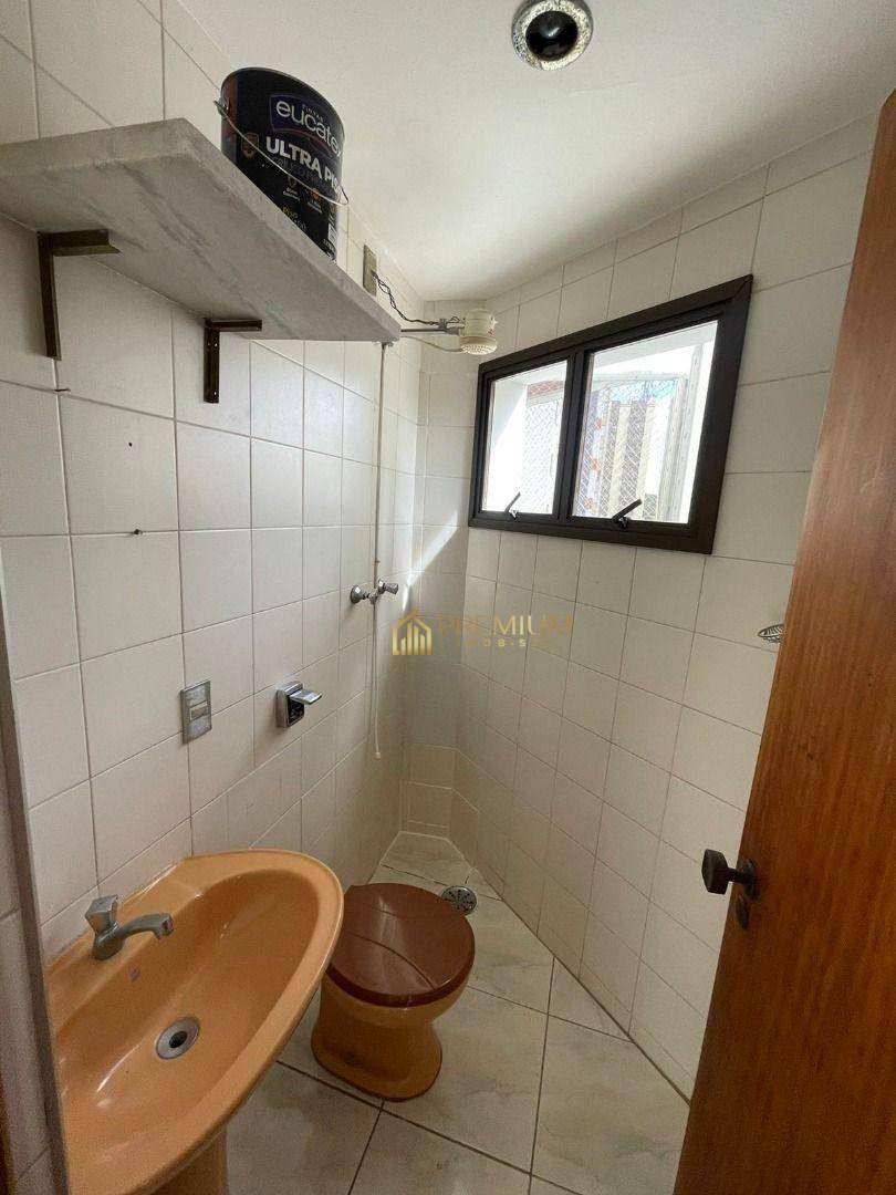 Apartamento à venda com 3 quartos, 215m² - Foto 4