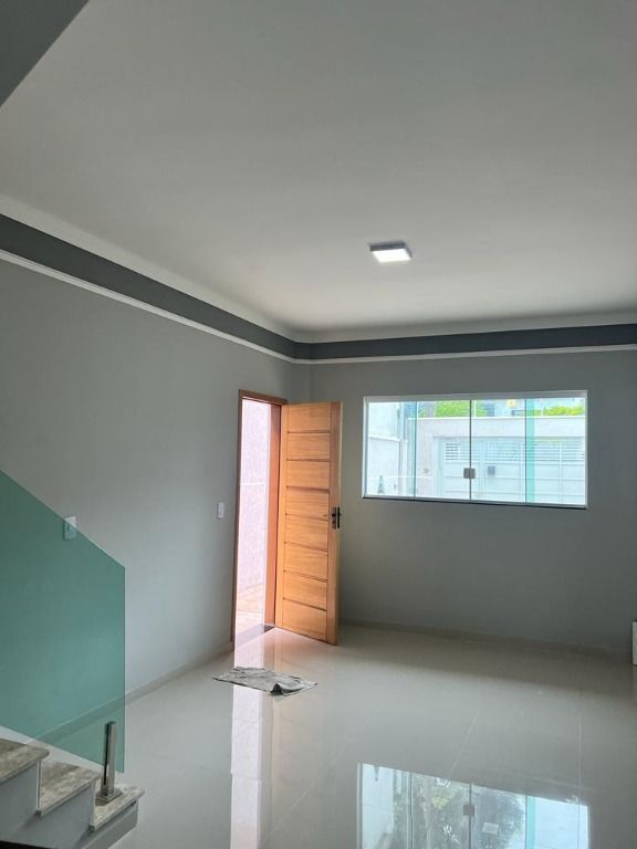 Sobrado à venda com 3 quartos, 99m² - Foto 1