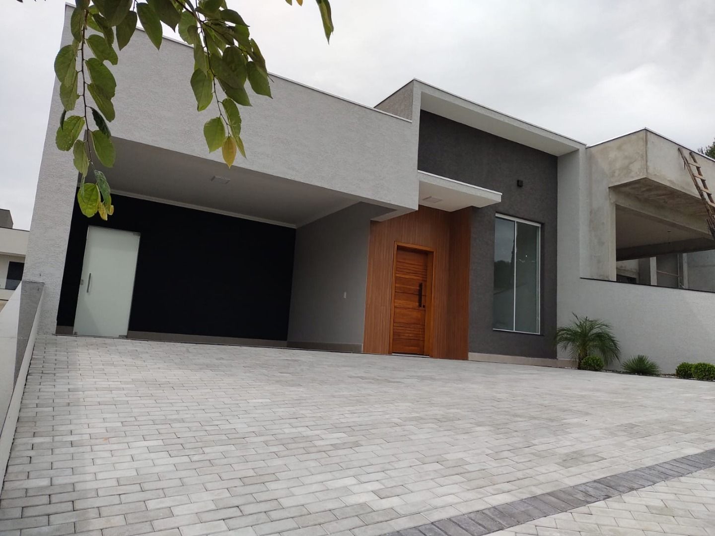 Casa de Condomínio à venda com 3 quartos, 150m² - Foto 1