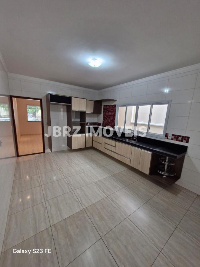 Casa à venda com 2 quartos, 125m² - Foto 1