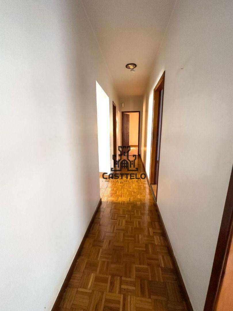 Casa à venda com 4 quartos, 220m² - Foto 8