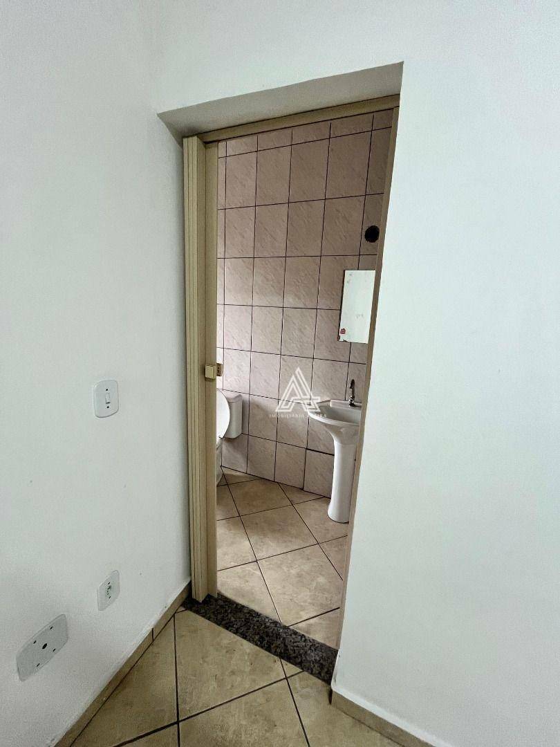 Casa para alugar com 6 quartos, 200m² - Foto 24