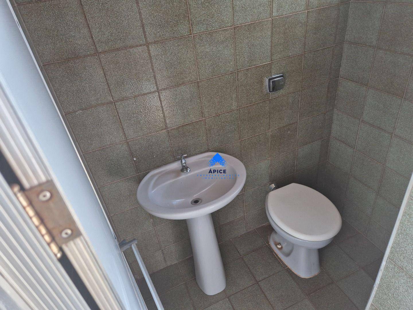 Casa para alugar com 3 quartos, 242M2 - Foto 15