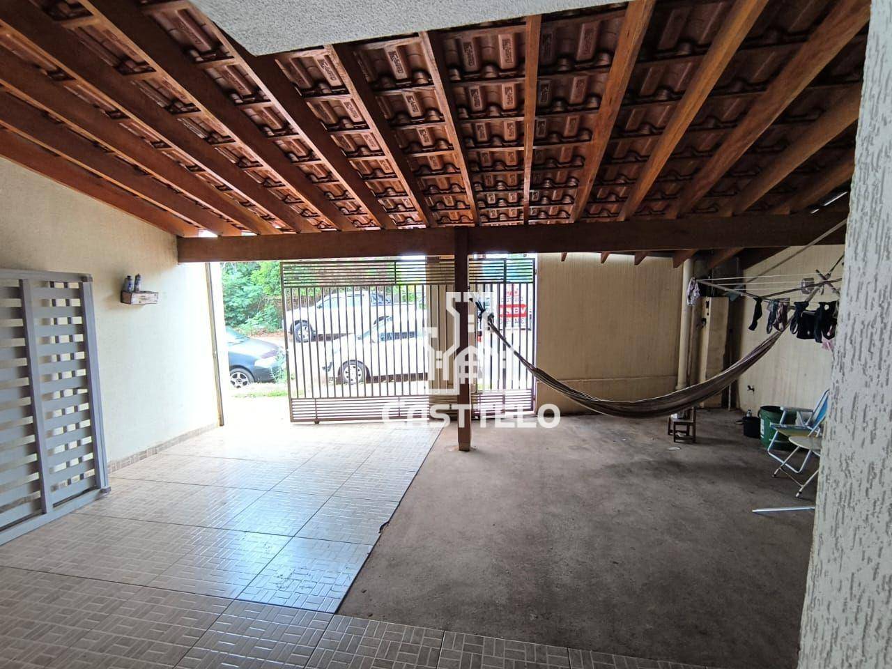 Casa à venda com 2 quartos, 100m² - Foto 1