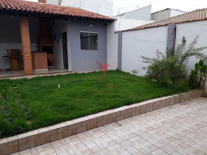 Casa à venda com 3 quartos, 211m² - Foto 1