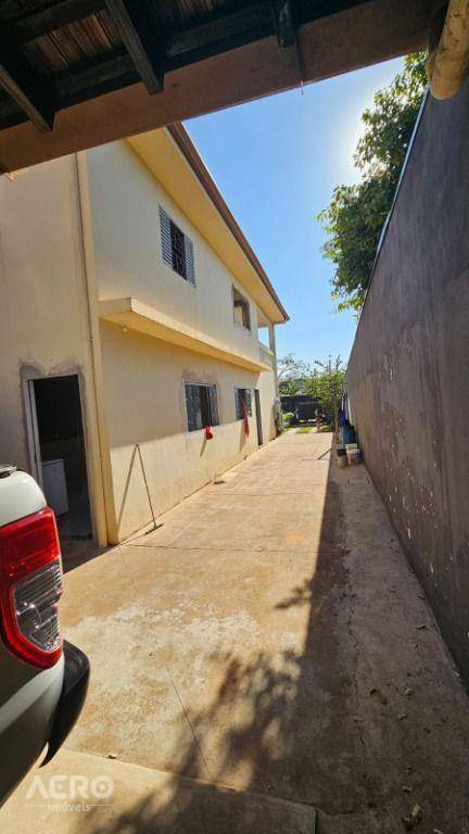 Casa à venda com 5 quartos, 348m² - Foto 14