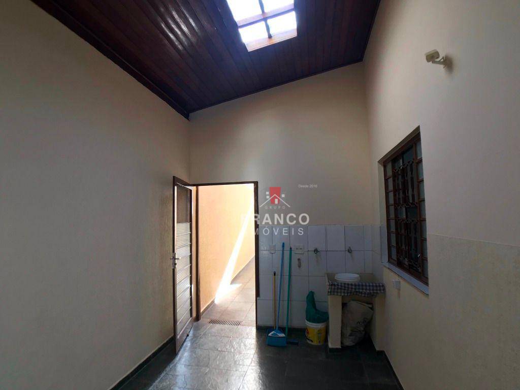 Casa para alugar com 3 quartos, 200m² - Foto 13