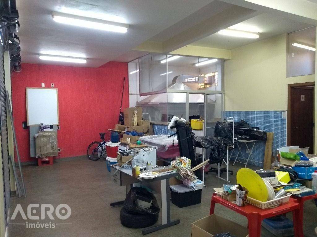 Casa à venda com 3 quartos, 218m² - Foto 6