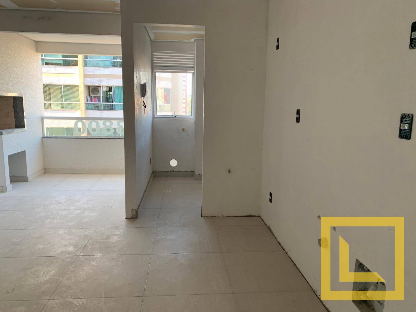 Apartamento à venda com 3 quartos, 81m² - Foto 2