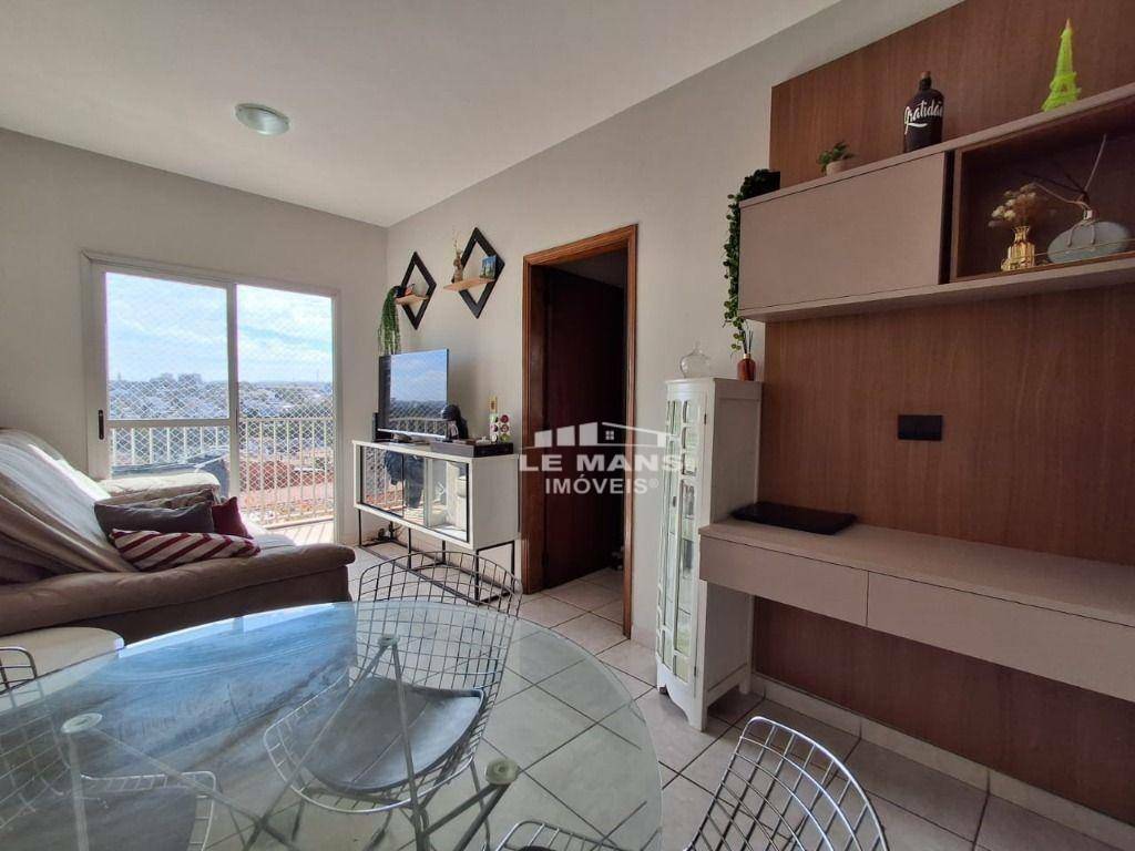 Apartamento à venda com 2 quartos, 70m² - Foto 1