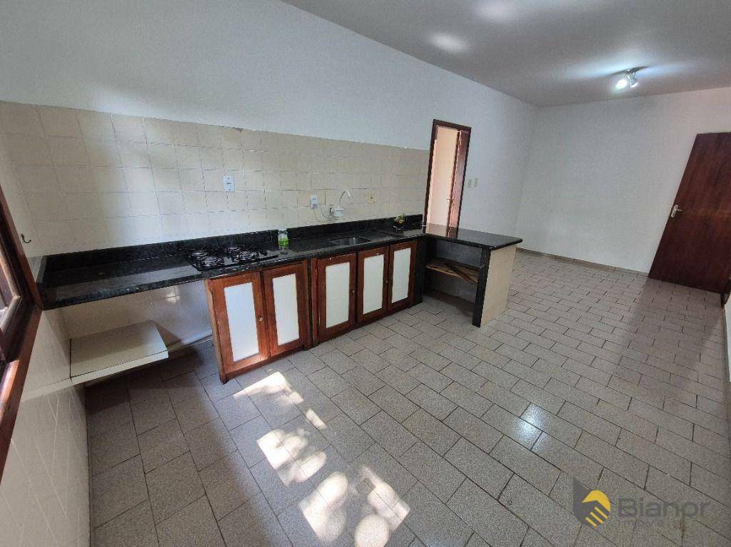 Casa para alugar com 3 quartos, 209m² - Foto 8