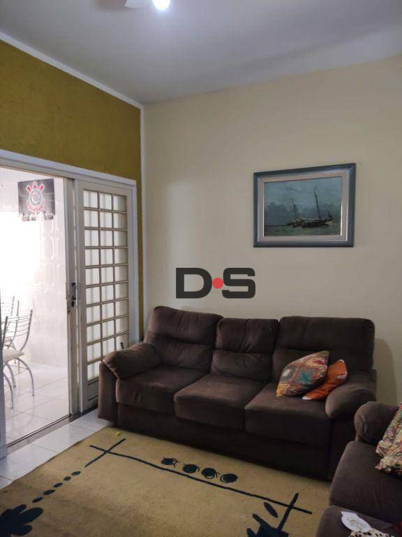 Casa à venda com 3 quartos, 128m² - Foto 1