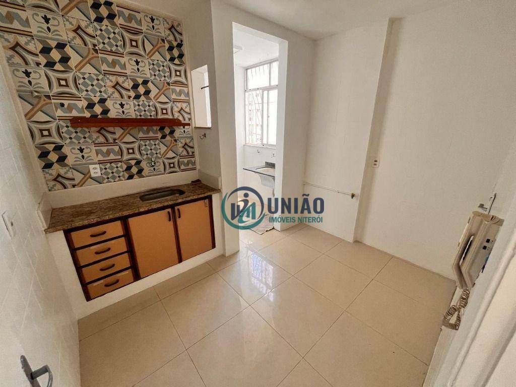 Apartamento à venda com 2 quartos, 70m² - Foto 18