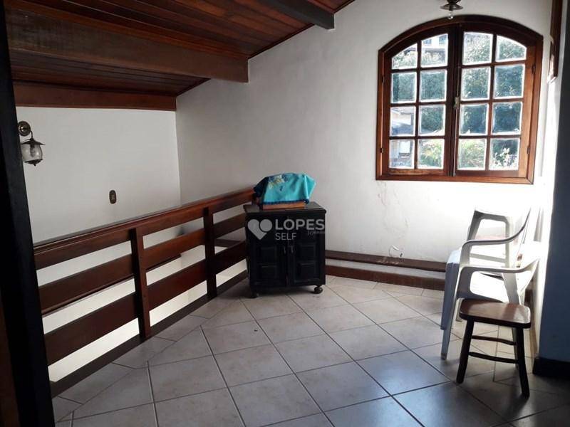 Casa de Condomínio à venda com 5 quartos, 200m² - Foto 4