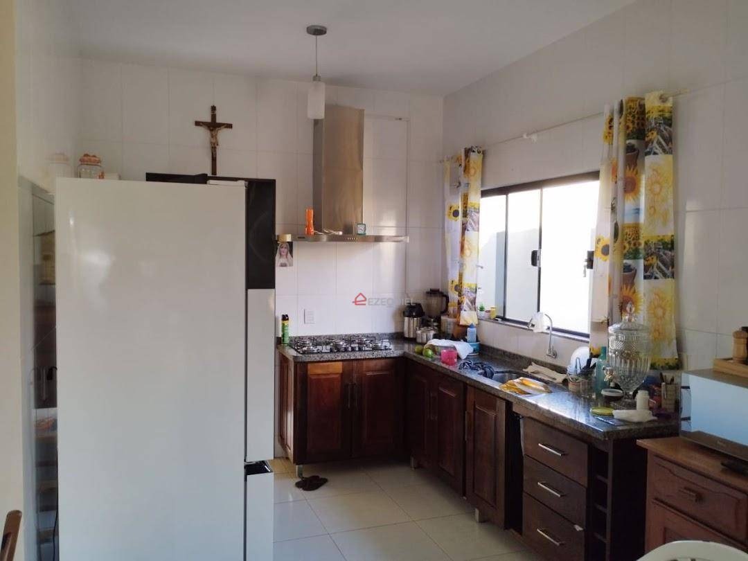 Casa à venda com 3 quartos, 177m² - Foto 9