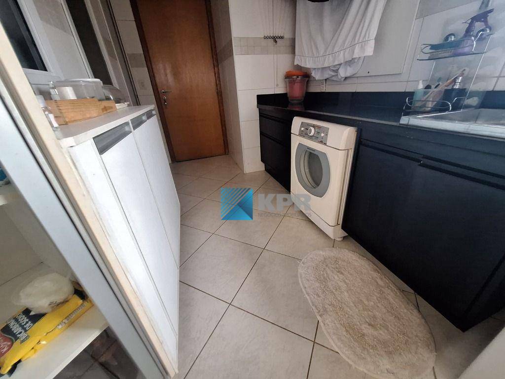 Apartamento para alugar com 3 quartos, 180m² - Foto 29