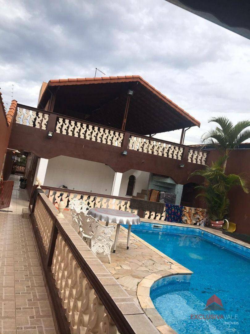 Casa à venda com 3 quartos, 189m² - Foto 1