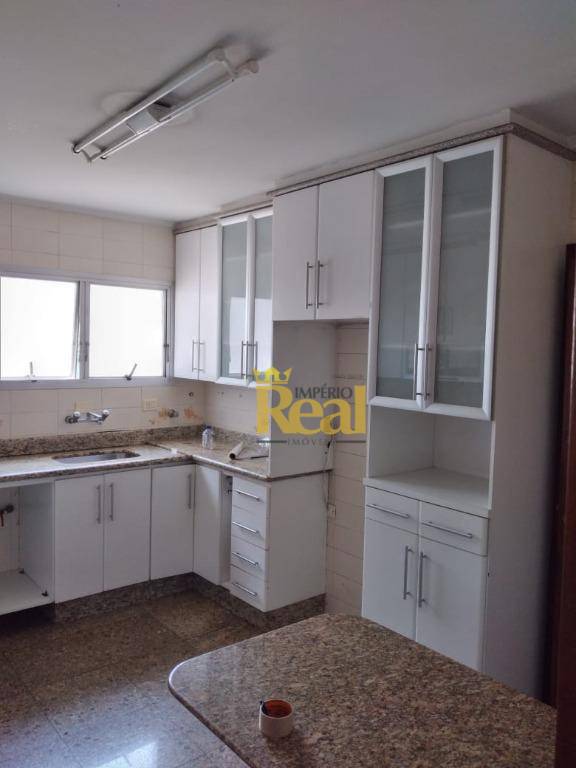 Apartamento para alugar com 4 quartos, 157m² - Foto 2