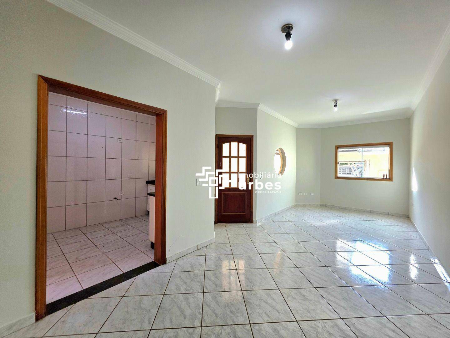 Casa à venda com 3 quartos, 109m² - Foto 1