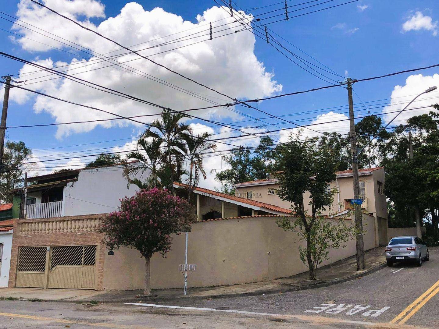 Casa à venda com 3 quartos, 300m² - Foto 2