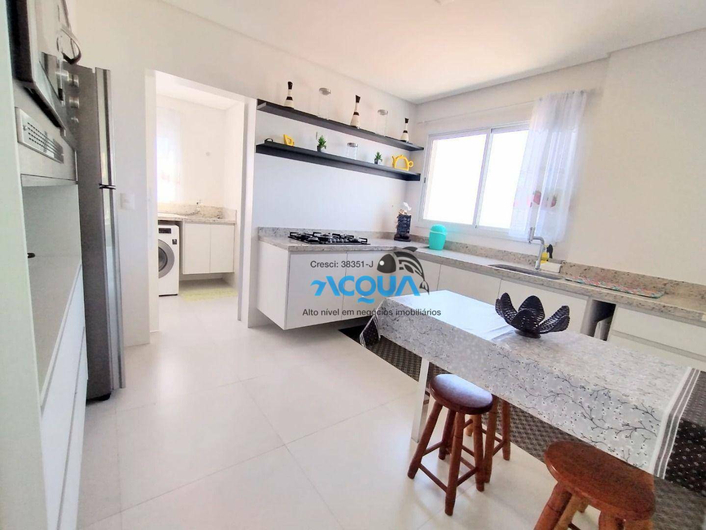 Apartamento à venda com 3 quartos, 150m² - Foto 2