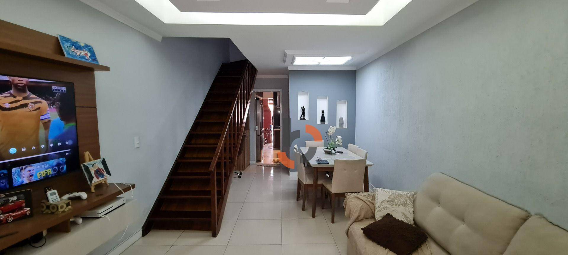 Casa à venda com 2 quartos, 70m² - Foto 2