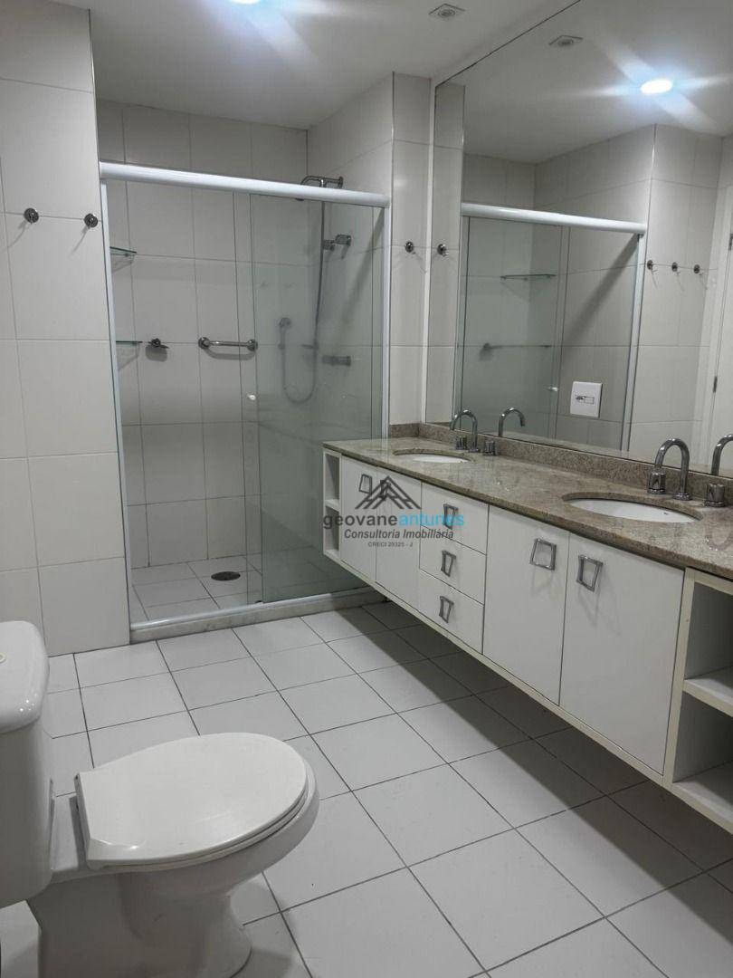 Apartamento para alugar com 3 quartos, 234m² - Foto 13