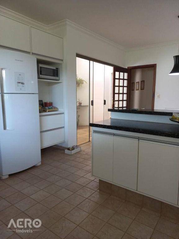 Casa de Condomínio à venda com 4 quartos, 290m² - Foto 16