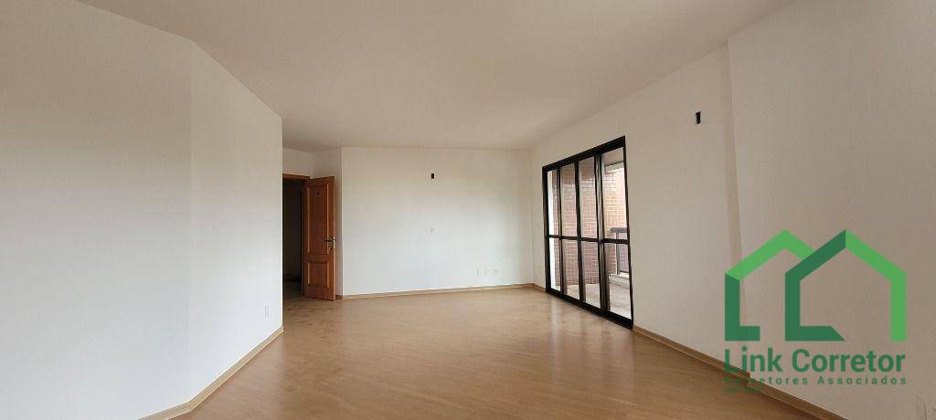 Apartamento à venda com 3 quartos, 137m² - Foto 4