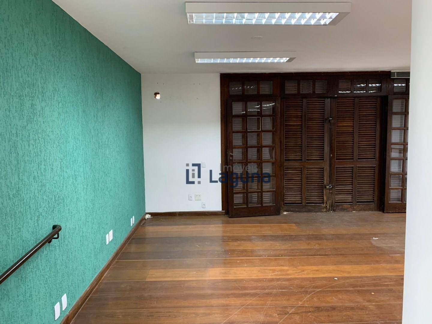 Casa para alugar com 3 quartos, 373m² - Foto 5