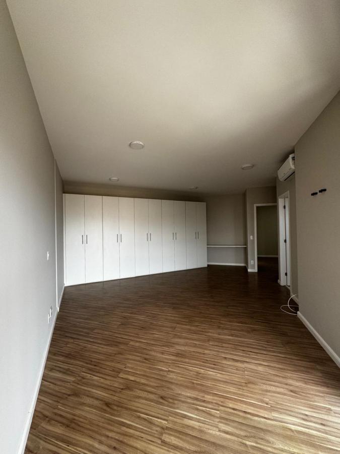 Apartamento para alugar com 3 quartos, 232m² - Foto 8