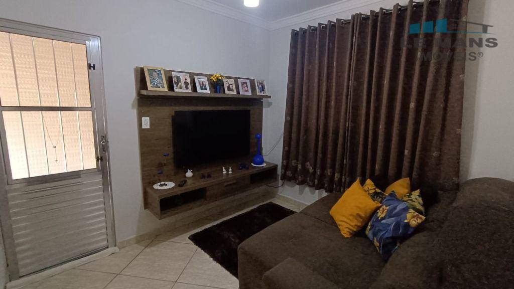 Casa à venda com 3 quartos, 180m² - Foto 1