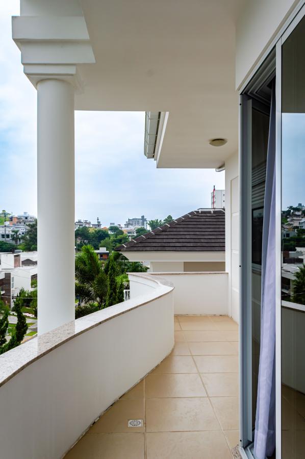 Casa à venda com 3 quartos, 296m² - Foto 6